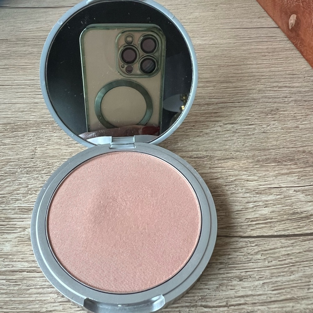 theBalm Cindy-Lou Manizer with Peachy Pink Tone